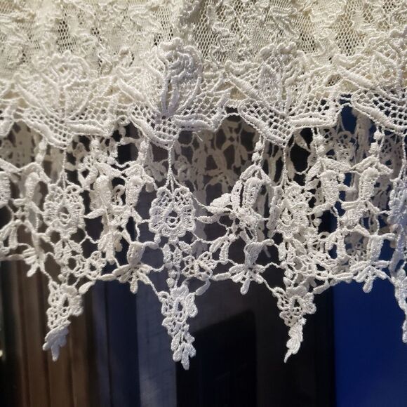 Vintage Romantic Feminine Lace & Velvet Top - Picture 12 of 12